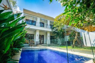 Villa Gigi - Sumptuous 3BR Family Villa in the very Heart of Canggu - Canggu - 0