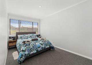 The Bach House Pet Friendly in Malua Bay managed by Batemans Bay Accom - Malua Bay - 2