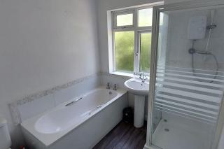 Spacious 3 bed House, Wolverhampton - Fallings Park - 1