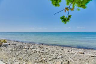 Turtle Cove Bay Beach House about 13 Mi to Buffalo! - Lake View - 9