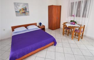 Cozy Apartment In Kustici With Wifi - Kustići - 9
