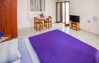 Cozy Apartment In Kustici With Wifi - Kustići - 6