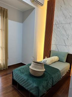 Villa Magnifica by REQhome - 9