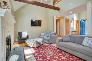 half Mi to Beach Stunning Home with Deck in Falmouth - Falmouth - 4
