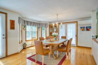 half Mi to Beach Stunning Home with Deck in Falmouth - Falmouth - 2