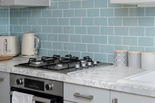 Parking, 2 Bathrooms, Dining space & Garden - Swansea - 3