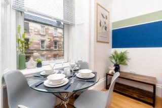 Cosy Retreat - Charming 2-Bed Apartment - Greenock - 6