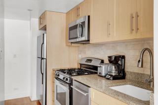 Central Midtown E 1BR w Gym Doorman NYC-17 - 3