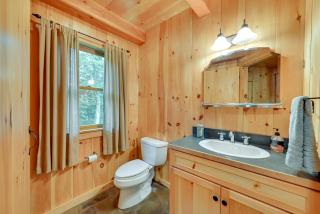 Lakefront Westhampton Cabin with Beach and Kayaks! - Westhampton - 6