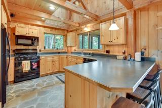 Lakefront Westhampton Cabin with Beach and Kayaks! - Westhampton - 1