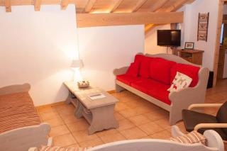 Chalet Fegguese - 4 bedroom chalet with hot-tub - 1