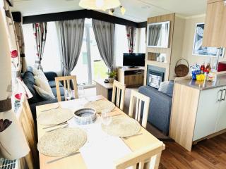 Cosy Corner - 2