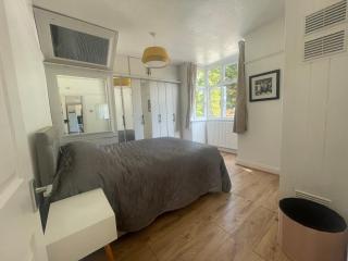 Cozy bungalow in great location - - 8