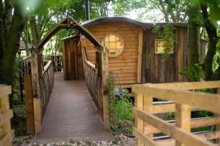 Burtree Country House, Tipi's, Treehouse & Lodge & house rooms with hot tubs in a private garden - 7