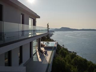 Bardo Villa, Endless Blue with Heated Pool, By ThinkVilla - 6