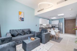 Trinity Holiday Homes - Spacious Modern Living 1BR & 2BR Unique Apartment - Dubai - 4