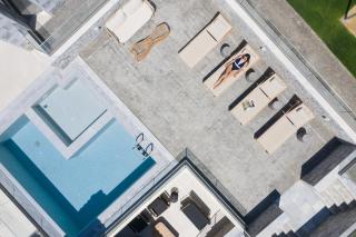 ViveVerde Villa, featuring 3 Pools - Walking distance to Beach & Shops, By ThinkVilla - Balíon - 1
