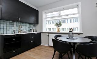 LL Properties - H99 Main Street Stay - 2