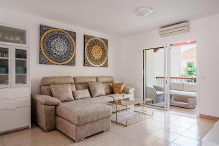 Comfortable 4-Bedroom Villa with Private Gardens - Adeje - 2