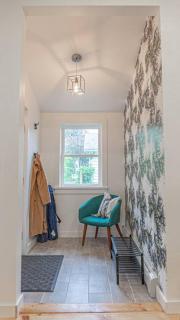 Campfire Cottage Fireplace, fire pit & no chores! - 2