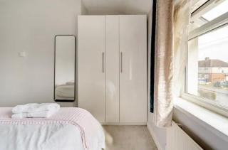 HomeStay with free parking - close to Heathrow - 1