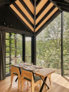 Hutstuf The Eagle & Private Outdoor Spa - 4