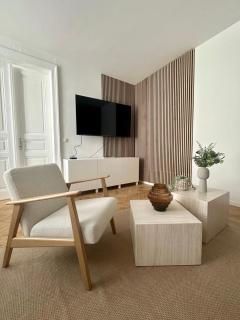 Designer Apartment Near Main Station - 2