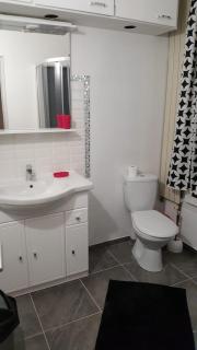 3 Hebergements - au 1er ETage 1 appartement 2 pieces et au 2eme Etage 2 hebergements d'une chambre chacun- Dans Pavillon au pied du RER B à 5 minutes de Paris et 30 MN Stade de France - Cachan - 4