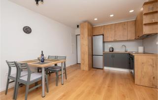Cozy Apartment In Makarska With Wifi - Makarska - 8