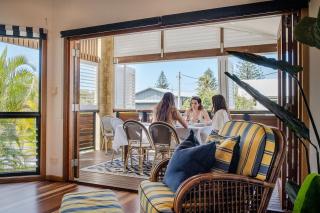 Coastal Getaway Across From Dicky Beach - Caloundra - 8