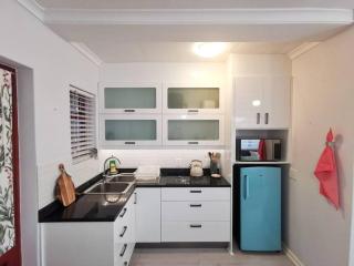 Seaside Respite Main road apartment - 6