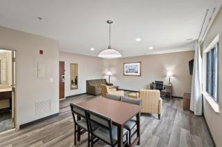 The English Inn of Charlottesville - 1