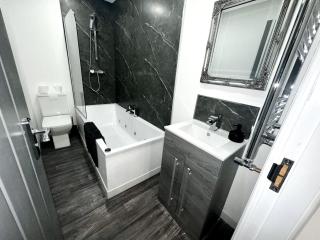 new osborne luxury Hottub and jacuzzi suites - 1