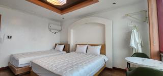 Namhae Beach Hotel - Namhae - 1