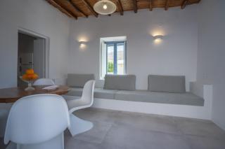 Traditional White House - Prodromos Paros - 0