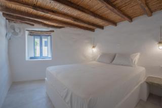 Traditional White House - Prodromos Paros - 1