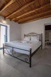Traditional White House - Prodromos Paros - 2