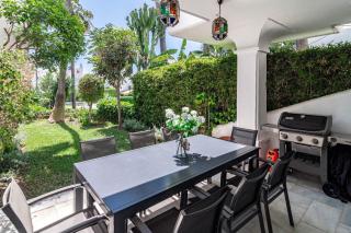 Stunning 4-Bedroom Townhouse with Breathtaking Views in Marbella - 1