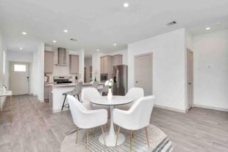 4Bedroom Escape - Near Med Center With Backyard - 7