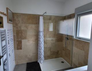 Chambre Chez Sandra et Fabien dans petite maison cœur village - Maubec - 2