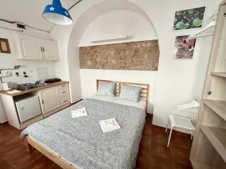PARTY HOUSE PRAGUE - Apartments Ve Smečkách 18, CITY CENTER!! - 1