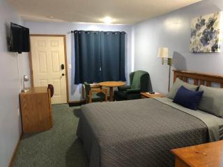 EdgeOfTheWoodsMotel - 9