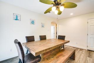 Walk to Beach Galveston Getaway with Deck! - Galveston - 2