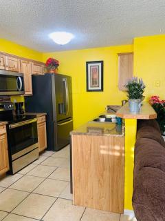 The Sunset 2-bedroom apartment near COS Airport - 9