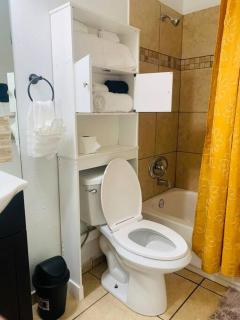 The Sunset 2-bedroom apartment near COS Airport - 7