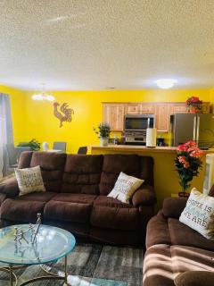 The Sunset 2-bedroom apartment near COS Airport - 0