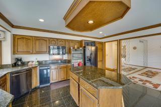 Lakefront Shelby Twp Getaway with Swim Pond! - Shelby - 3