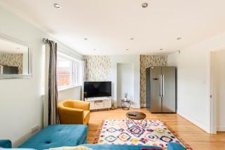 Overbury Lodge, Birmingham with FREE Parking - Northfield - 8