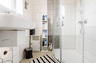 Overbury Lodge, Birmingham with FREE Parking - Northfield - 5