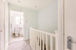 Overbury Lodge, Birmingham with FREE Parking - Northfield - 4